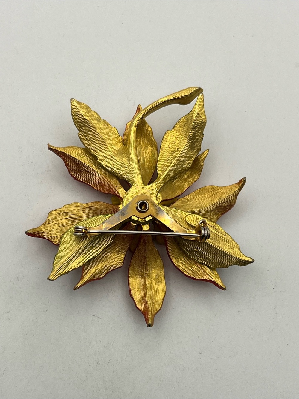 Weiss poinsettia flower red green enamel gold tone brooch pin vintage Christmas - Picture 14 of 15